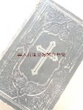 アンティーク☆　重厚な聖書　大きめ書籍　　エンボス　革装　十字架　聖杯柄　