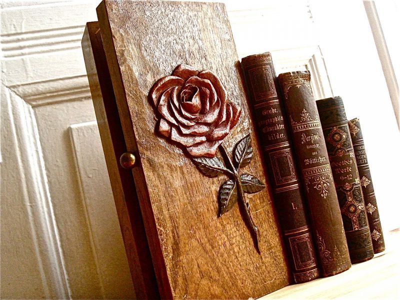 ☆保証付き送料込み☆アンティーク 　古道具　 木彫り薔薇　真鍮のつまみ付　ヨーロッパの素敵な木箱