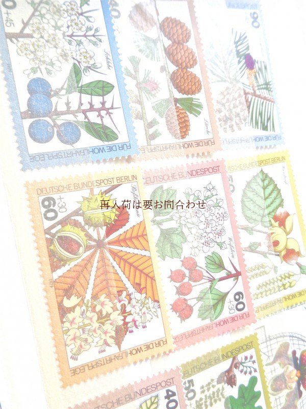 画像1: レトロ　　紙もの　古い切手のコレクション　DDR 　切手帳　未使用切手多数　モチーフ　
